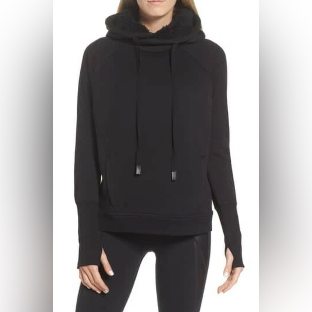Alo Frost Faux Shearling Pullover Hoodie in black - size S